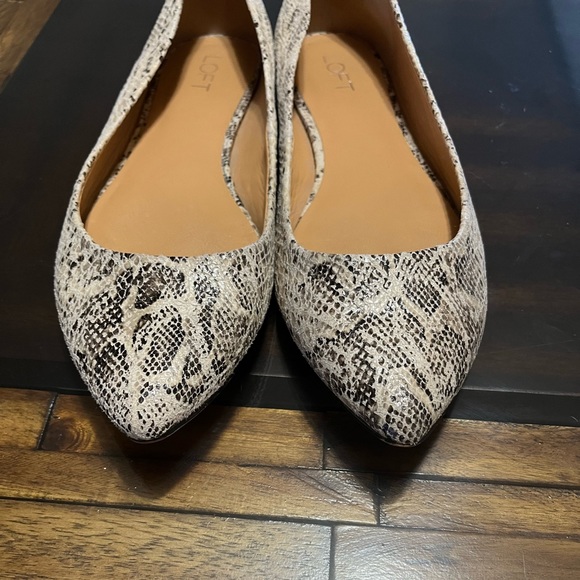 Ann Taylor Loft Aubrey Snake Print Pointed Toe Flats Size 10 - Picture 3 of 10